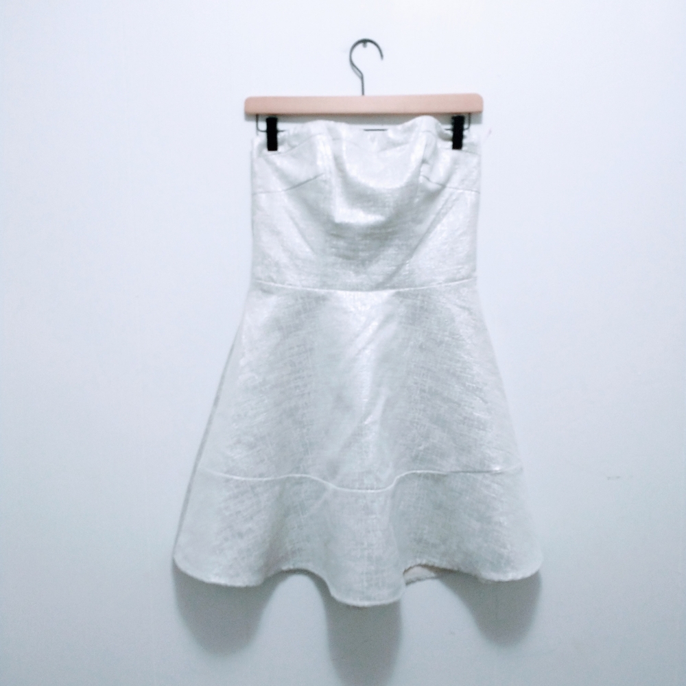 Express Fit and flare strapless metallic dress. Size 8 - Picture 2 of 7